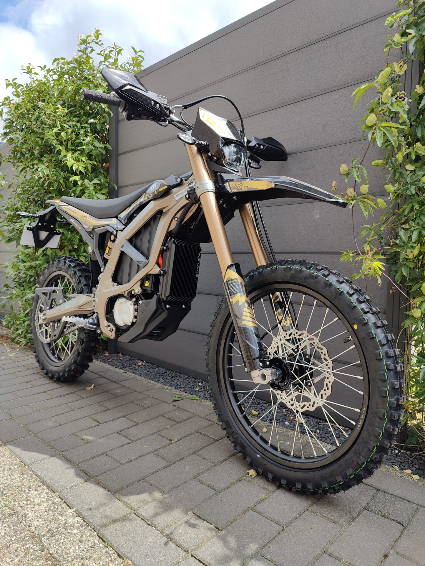 SUR-RON ULTRA BEE HP ’25